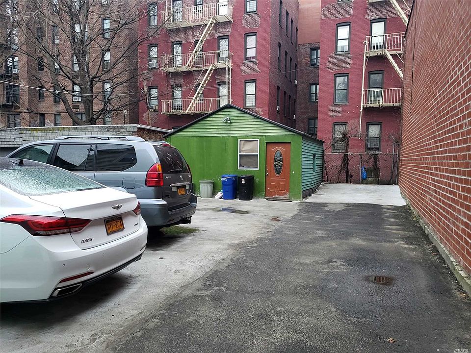 2nd image of 13212 Sanford Ave