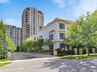 27 Elkhorn Dr #18, Toronto, ON M2K 3E8