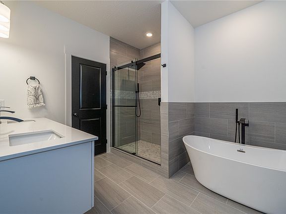 4th image of 3631 Kingsgate Rd
