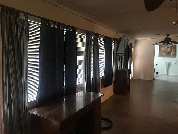 5th image of 609 W Washington Ave