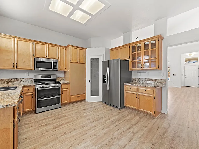 359 Seaton Dr — Photo 10