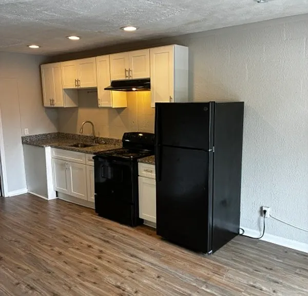 2150 Inwood Ter #8 — Photo 3