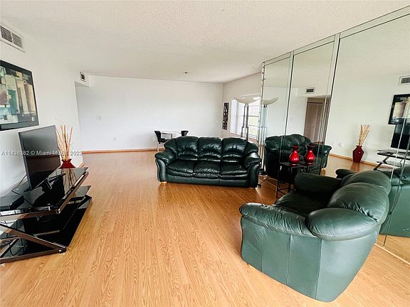 5th image of 500 Bayview Dr APT 432