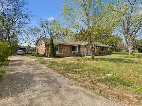 2nd image of 121 Crockett Ct