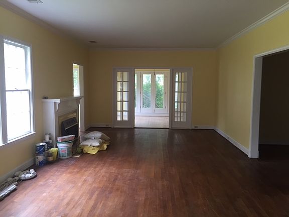 4th image of 935 Arnold Ave