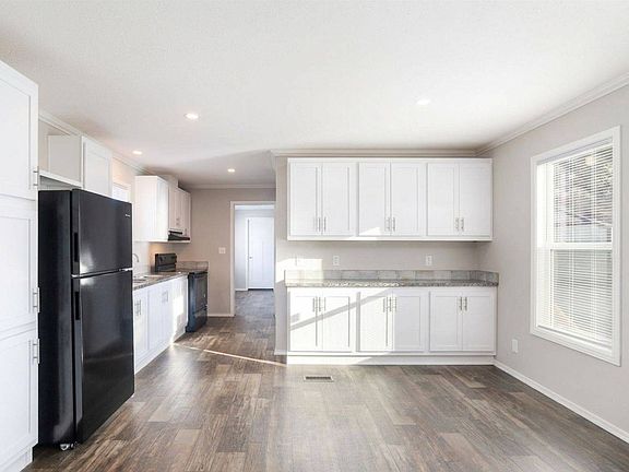 4th image of 1001 E Macarthur Rd #163