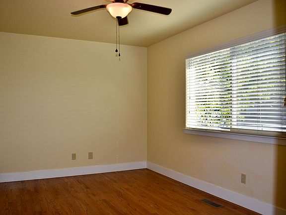 1 of 2 guest bedrooms