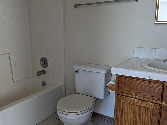 4th image of 840 Anchor Ave NW #6