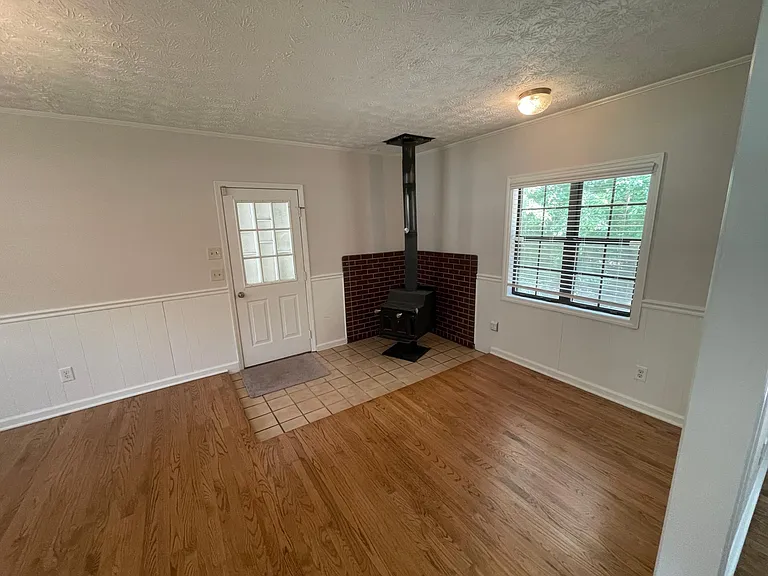 2423 Falcon Ct — Photo 7