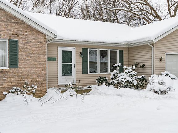 2nd image of 985 Woodland Dr