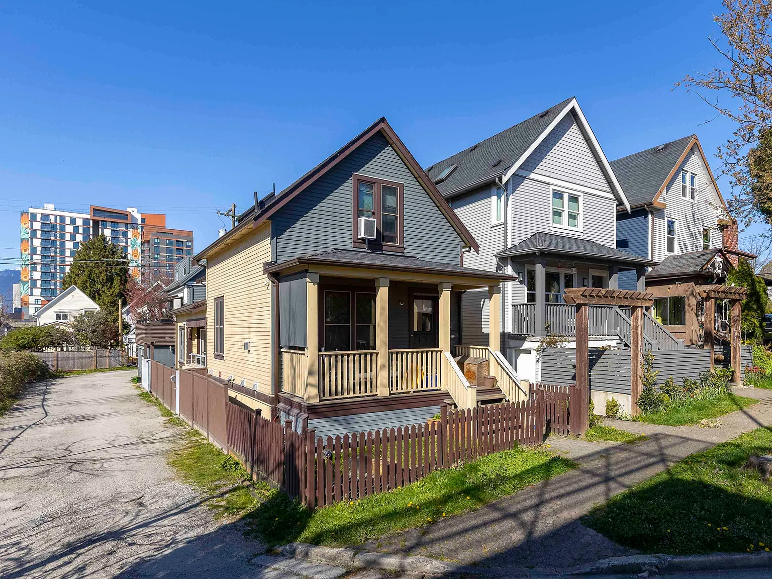 1011 Keefer St photo 1