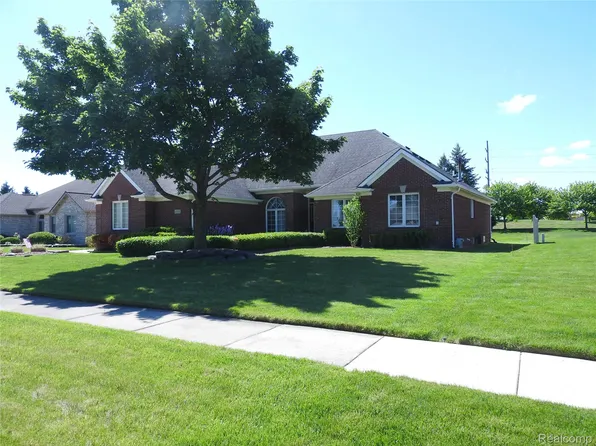43124 Gina Dr, Sterling Heights, MI 48314