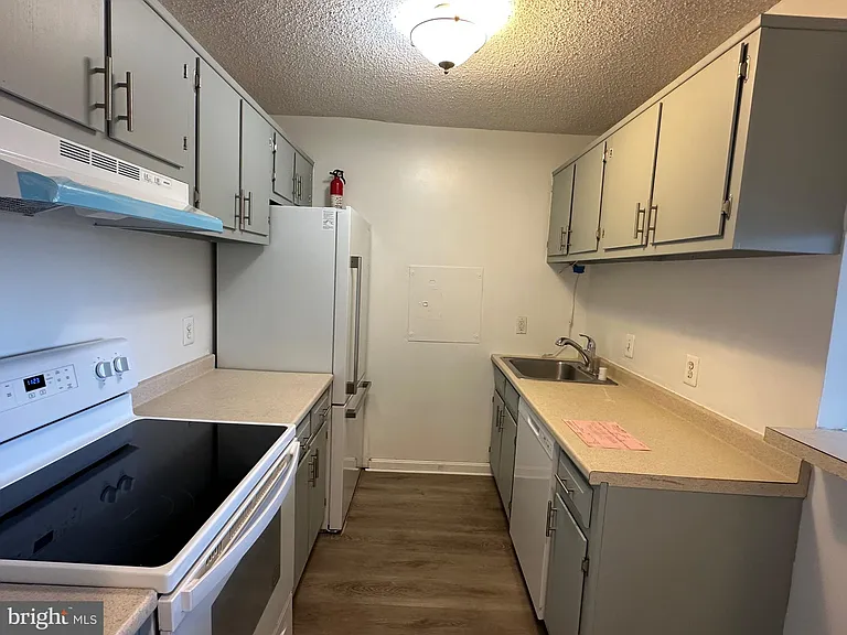 2311 Pimmit Dr #911-E — Photo 2