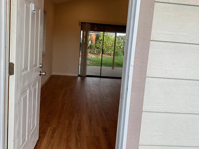 2786 White Acres Dr — Photo 2