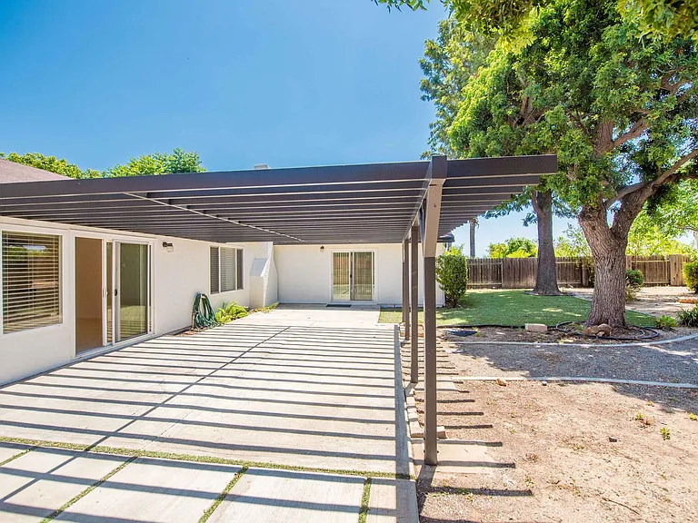 4395 Avenida De Las Flores — Photo 30