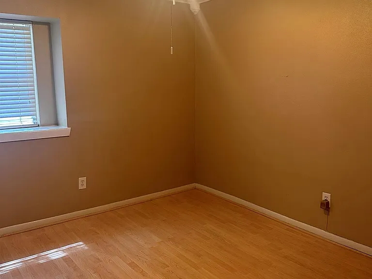 5830 Effingham Dr — Photo 3