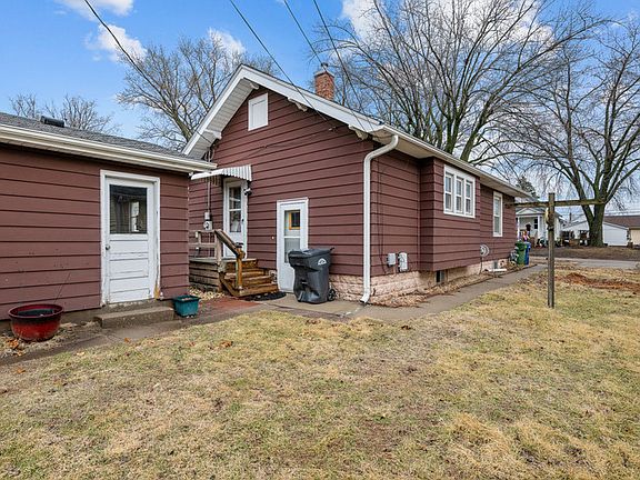 4th image of 204 Adams Pl