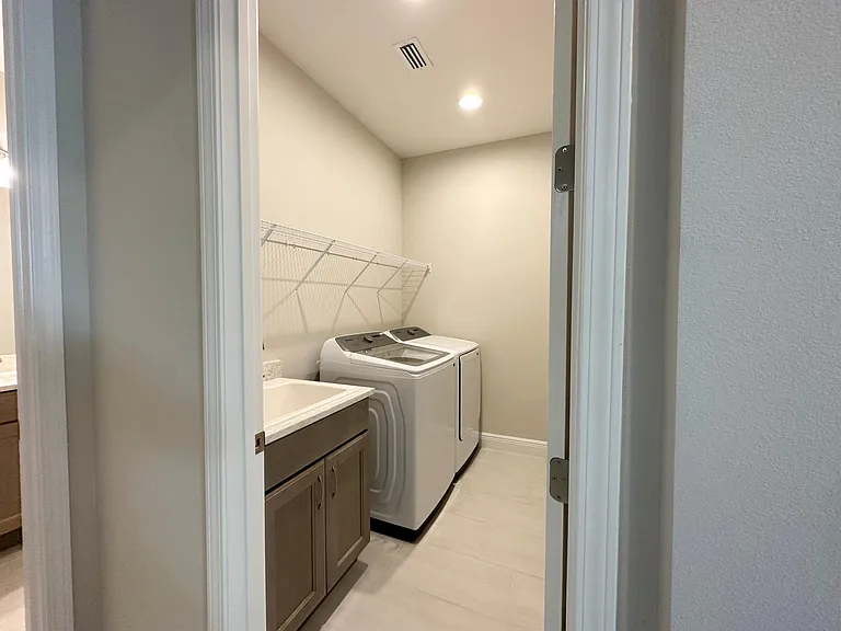 10716 Klee Ave — Photo 4