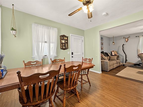 5th image of 128 Stafford St