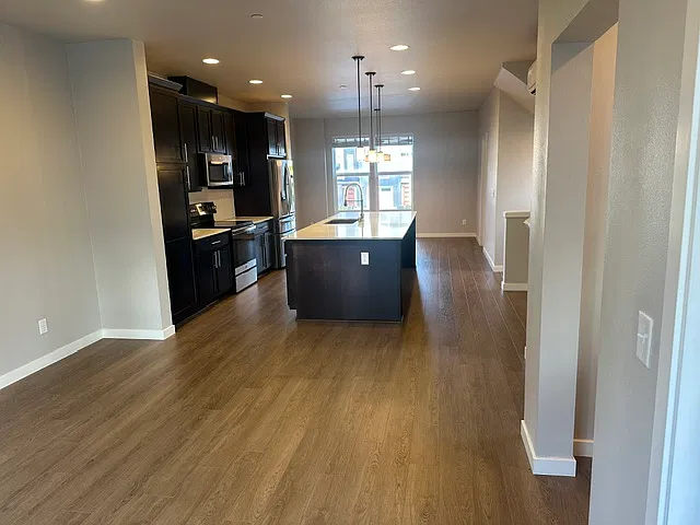 3 bed, 2.5 bath, 1714 sqft, $3,000 — Photo 4