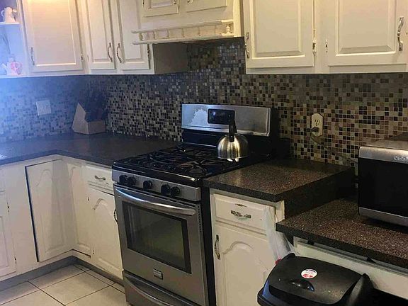 4th image of 1576 E 52nd St Floor 2