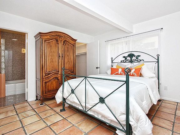 Master With Walk-In Closet