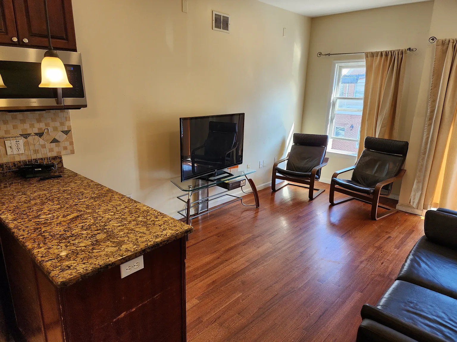 3 bed, 1200 sqft, $3,600 — Photo 3
