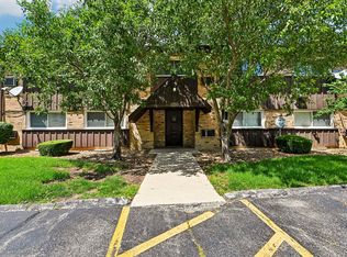 2220 Arbor Cir APT 25, Downers Grove, IL 60515