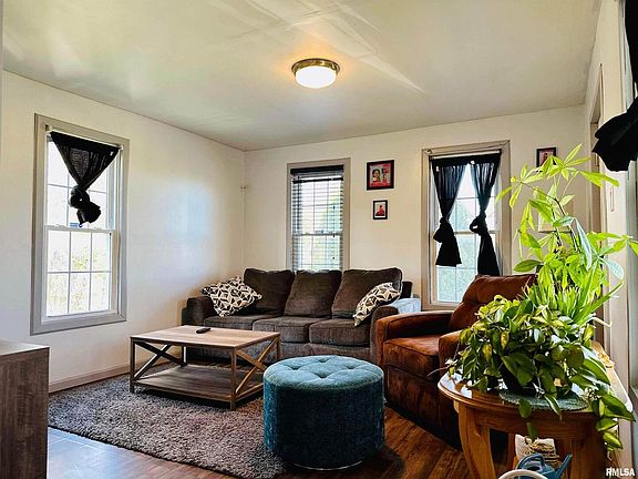 2nd image of 1026 Farnam St