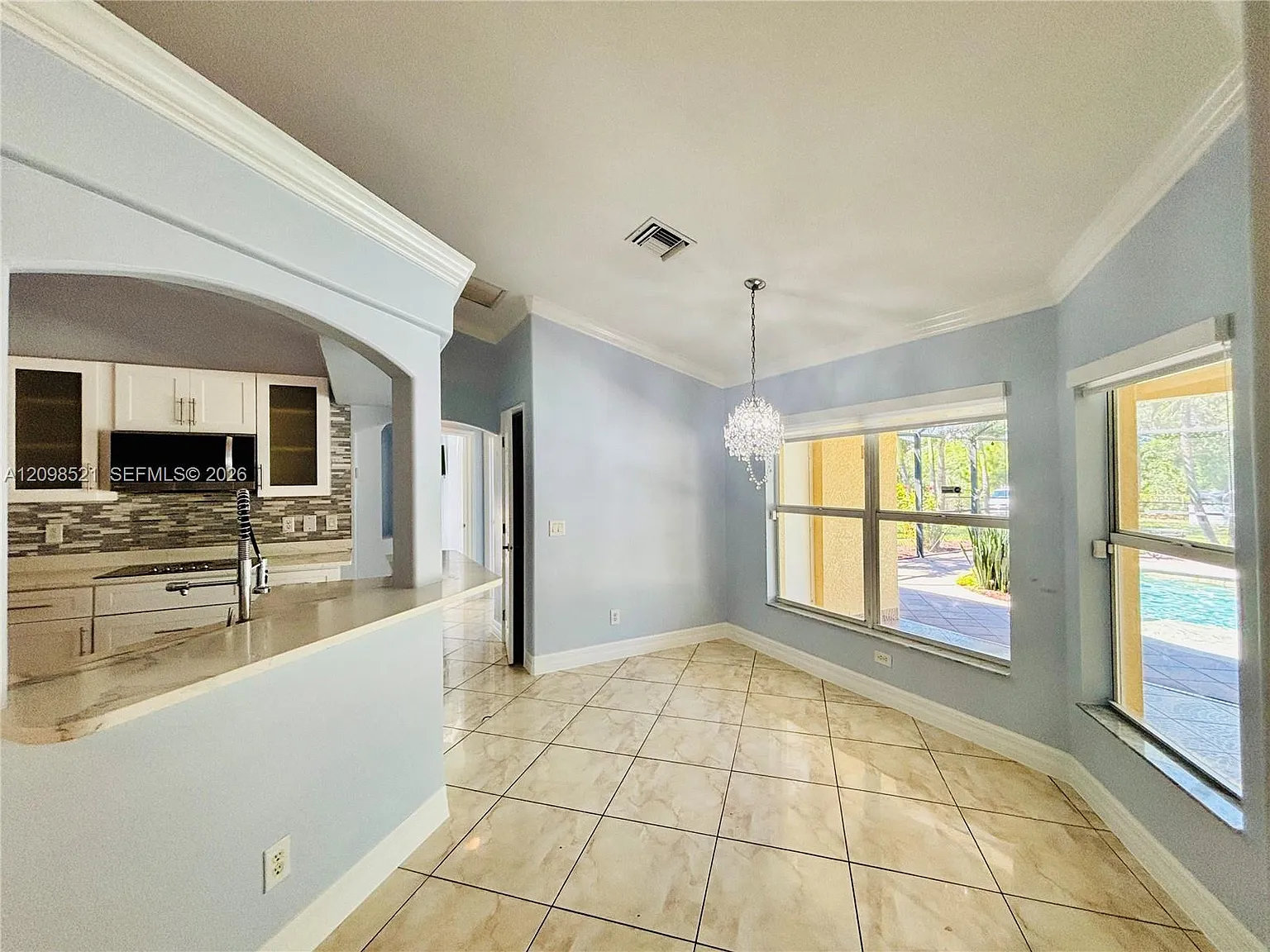 4 bed, 2.0 bath, 2068 sqft, $3,100 — Photo 4