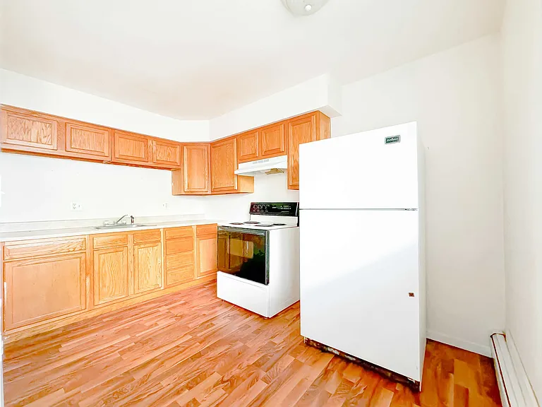 Village Shores Apartments — Photo 25