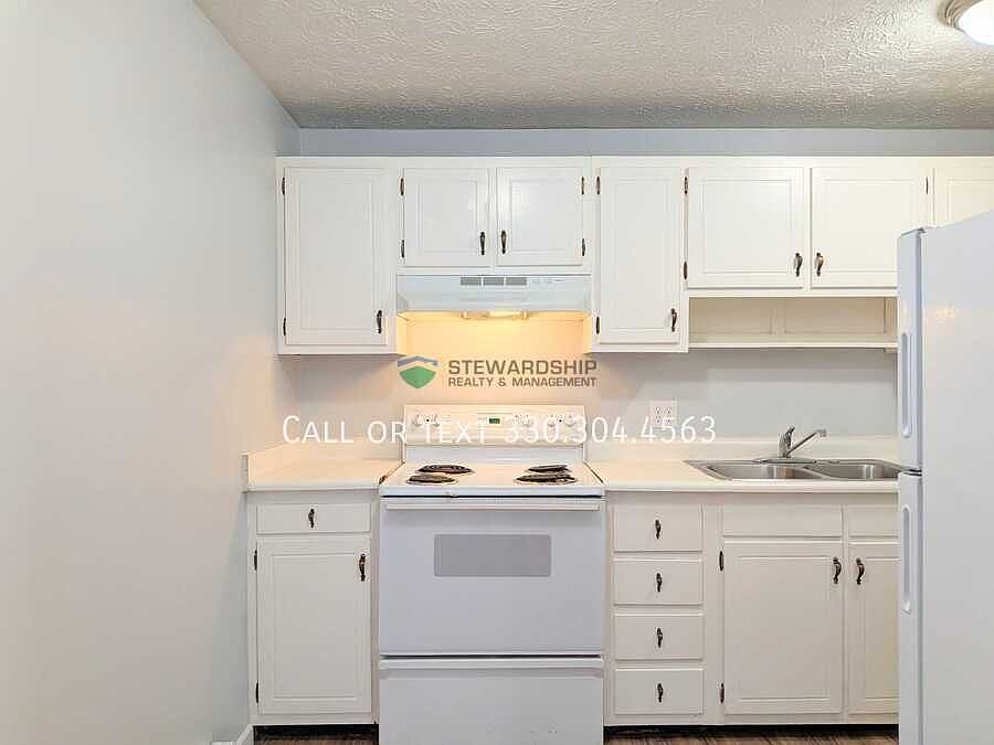 1st image of 1111 N Elm St APT E