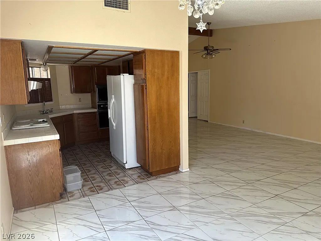 3 bed, 2.0 bath, 1632 sqft, $2,000 — Photo 4