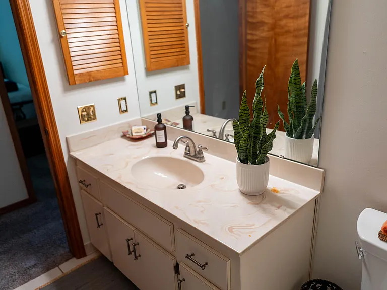 605 Saint Albans Ct #18H — Photo 17