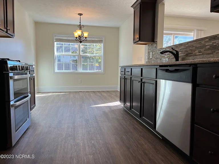 117 Lightwater Dr — Photo 5