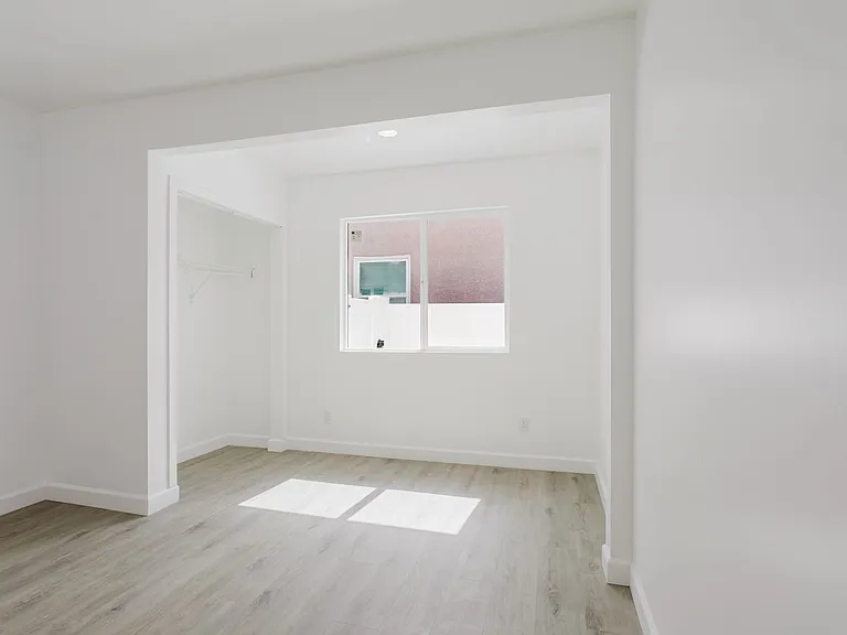 18310 Gresham St — Photo 16