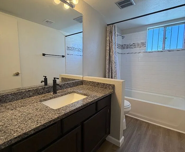 2825 N Adelaide Pl — Photo 15