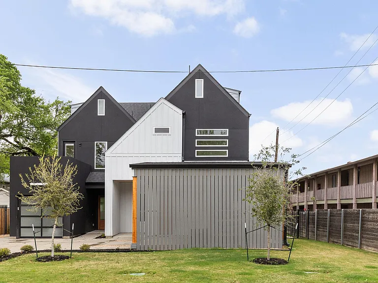 1402 Summit St #A — Photo 1