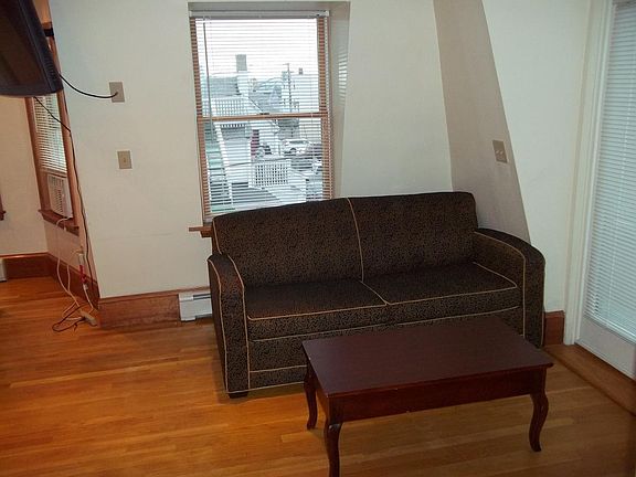 5th image of 45 W Grand Ave