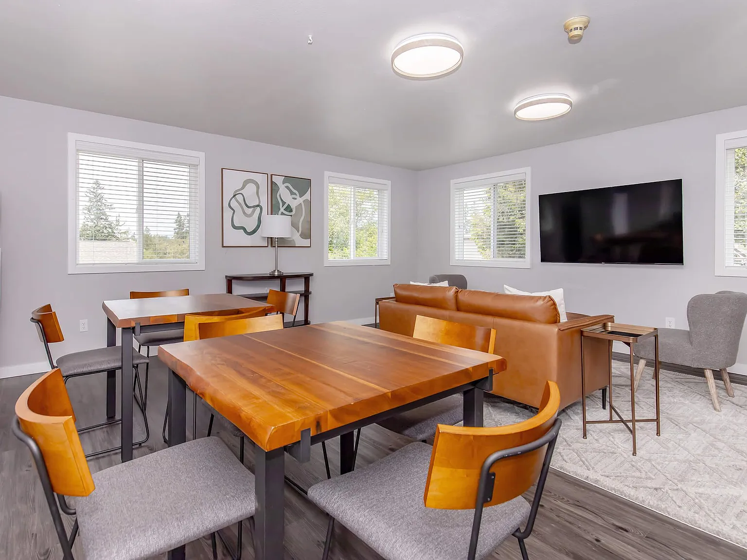 Bristol Square Apartments — Photo 2