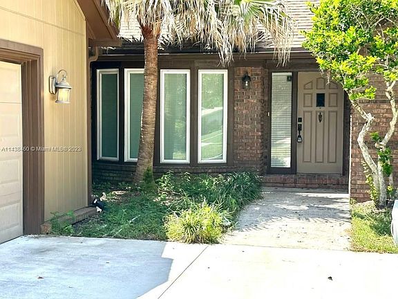 2nd image of 2818 Admirals Walk Dr E
