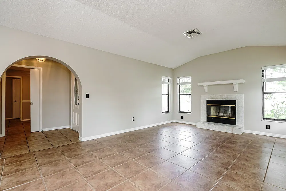 3 bed, 2.0 bath, 1772 sqft, $2,505 — Photo 4