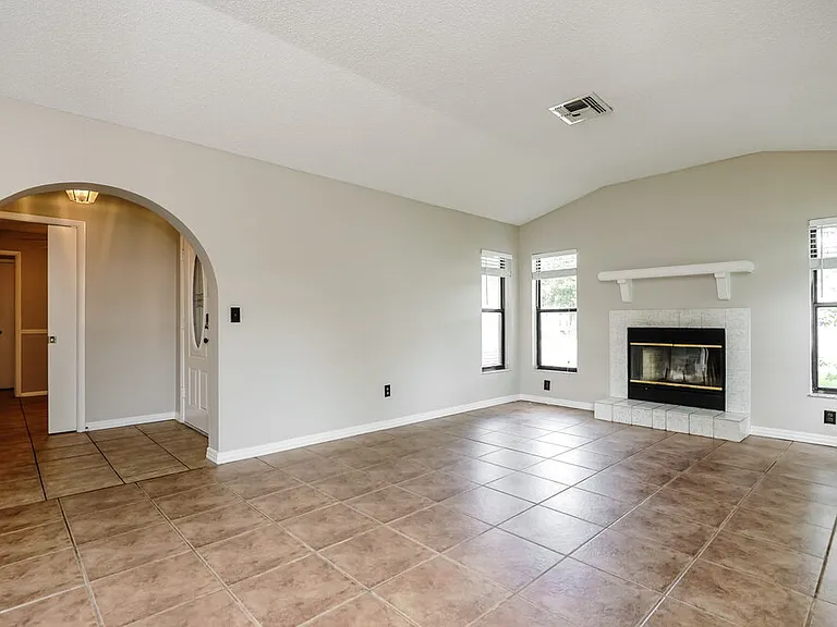 1001 Pond Apple Ct — Photo 4