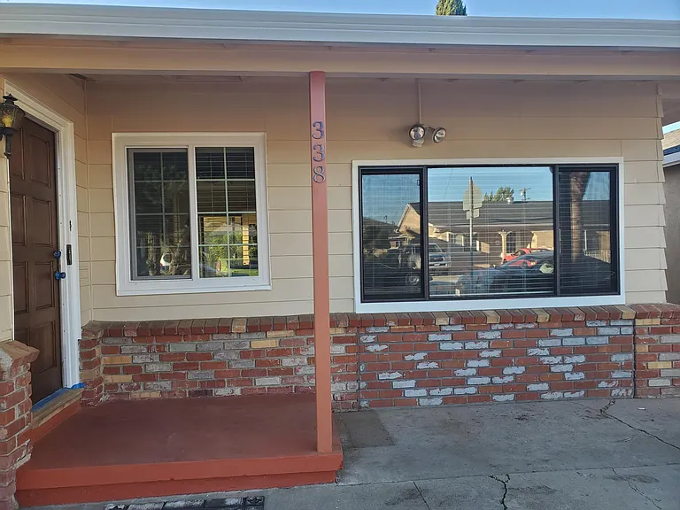 338 White Dr — Photo 2