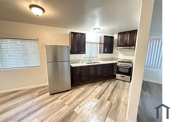 1615 S Dunsmuir Ave #1 — Photo 10
