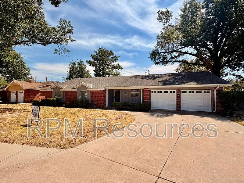 3 bed, 2.0 bath, 1619 sqft, $1,595 — Photo 2