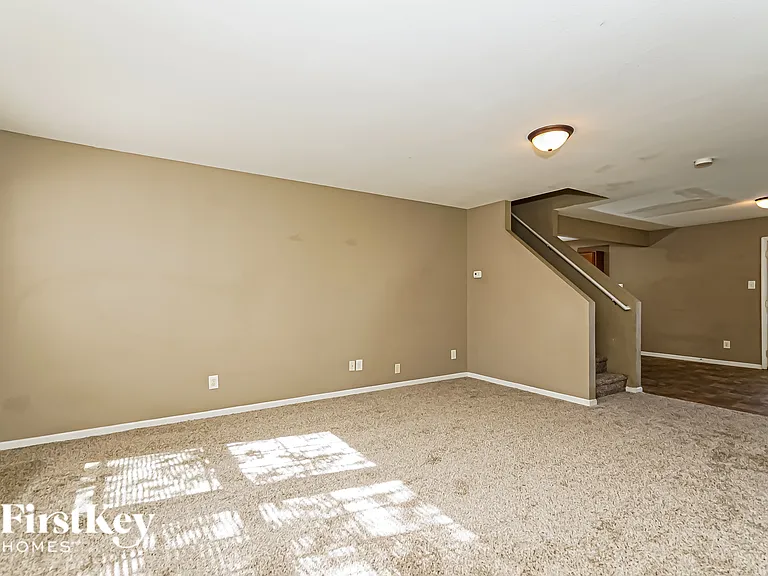10702 Gathering Dr — Photo 3