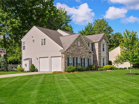 3rd image of 34005 Hickory Ct