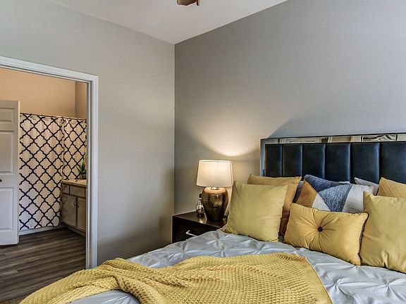 4th image of 7550 Country Club Dr #13203