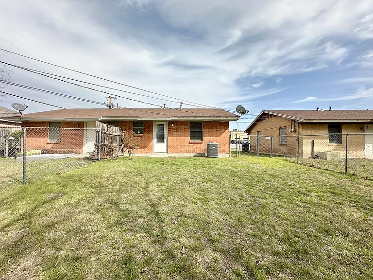 1807 N Ws Young Dr — Photo 18